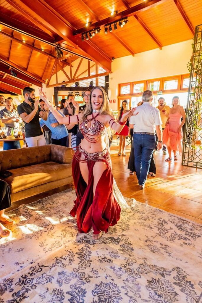 Apresentação de Dança Árabe