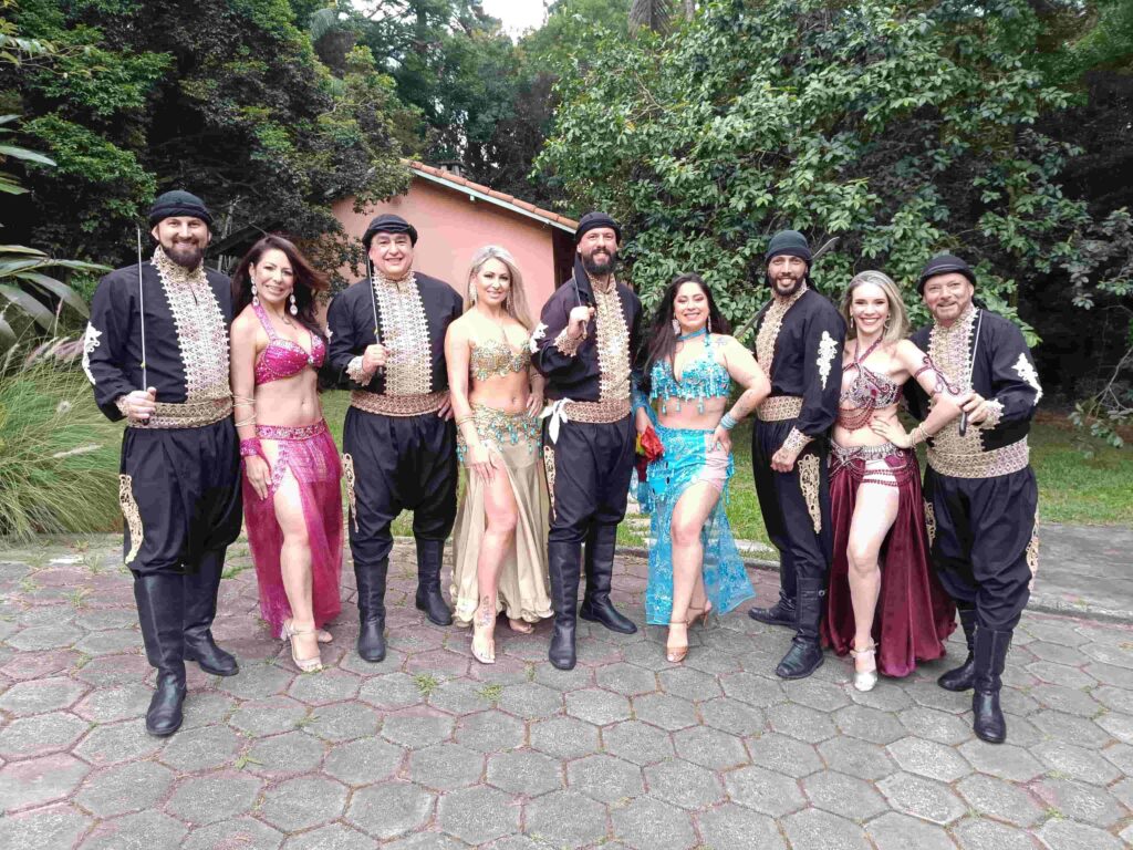 Grupo de Dança do Ventre e Grupo de dabke para apresentação
